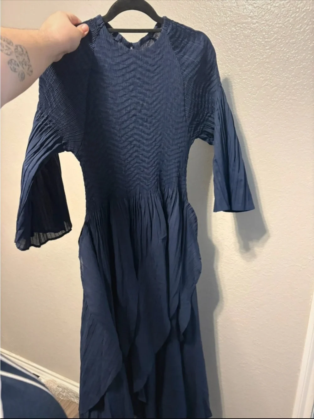 OhSoModest One Size Fits All Women's Navy Blue Textured Accordion Midi Dress